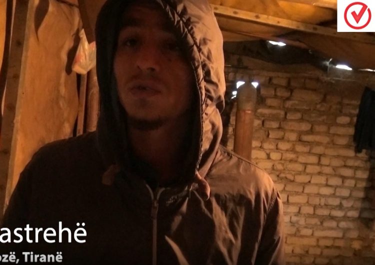 Komuniteti rom ende jeton në tenda