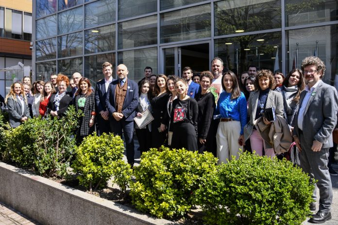 Fact-Checking-Week_100