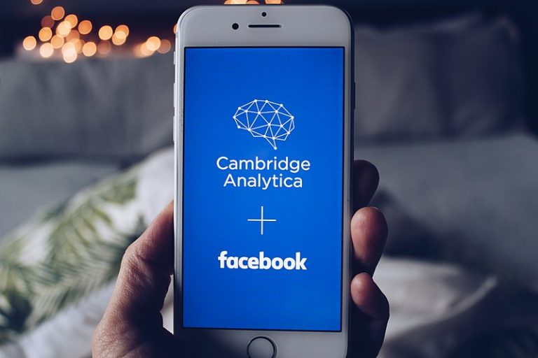 Facebook do dëmshpërblejë përdoruesit, por vetëm ata në ShBA