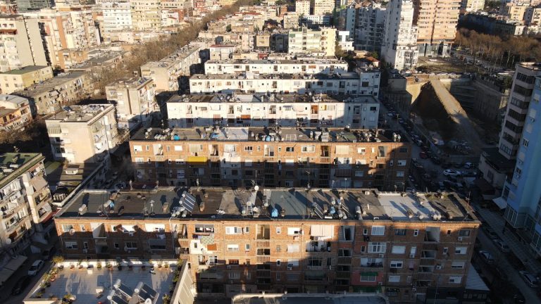 Veliaj nuk njoftoi shembjen e pallateve 50-vjeçare pas fitores së zgjedhjeve