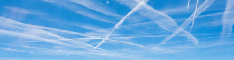 Vazhdat që lënë pas avionët përbëhen nga avulli, jo viruset