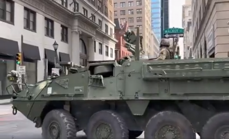 Tanket në rrugë në ShBA për festën e ushtrisë dhe jo nga një alarm për luftë