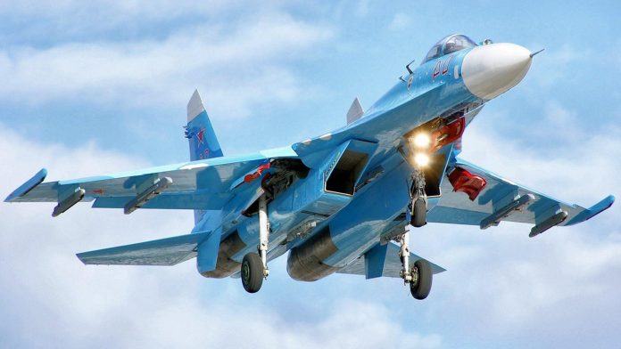 Sukhoi_su-27_(blue)_flying_in_sky