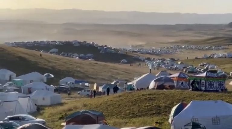 Ceremonia budiste në Tibet keqinterpretohet si kamp refugjatësh palestinezë