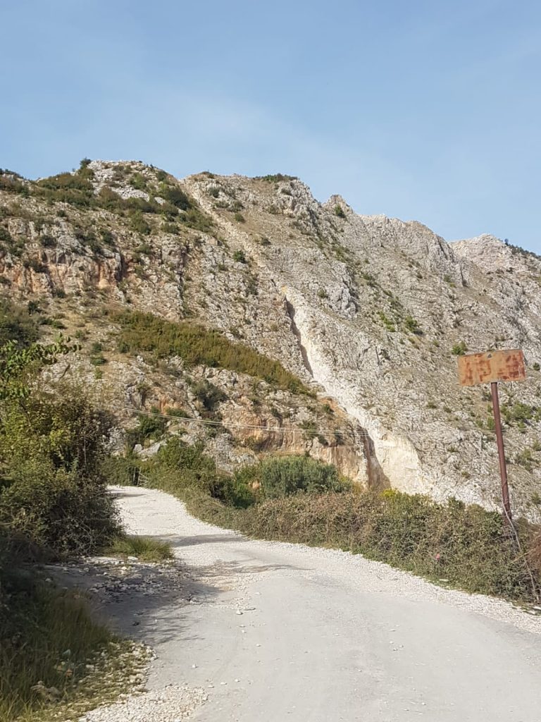 Punimet për rrugën e Funarit nuk nisën këtë vit, sikurse premtoi kryebashkiaku i Elbasanit
