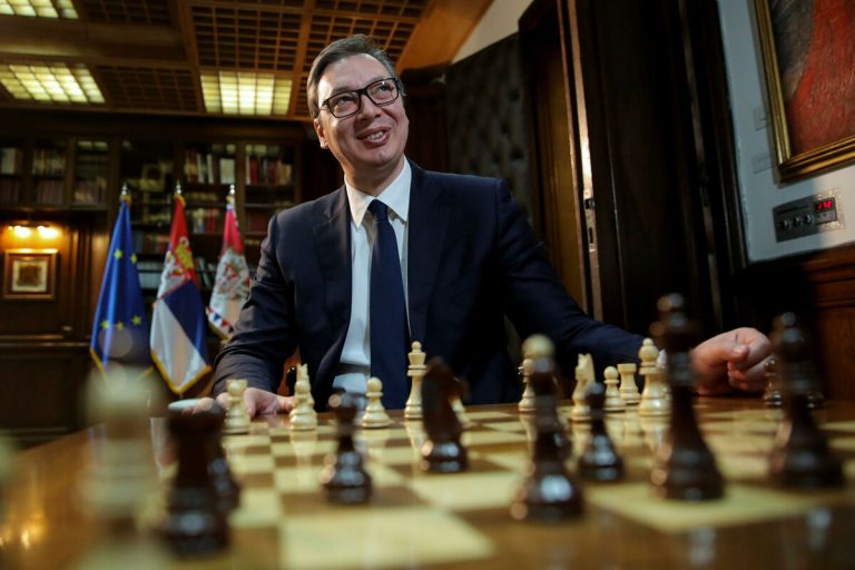 ‘Të gjithë kundër Vuçiç’ – strategji apo paranojë e presidentit serb? ‘Të gjithë kundër Vuçiç’ – strategji apo paranojë e presidentit serb?