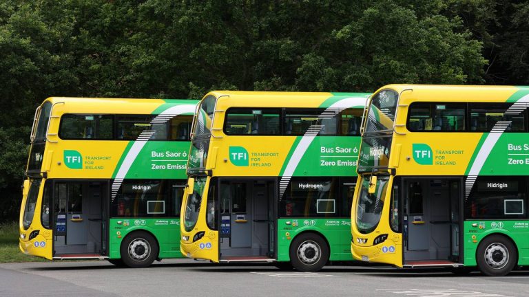 Autobusët elektrikë në Irlandë karikohen me gjeneratorë me biokarburant dhe jo naftë
