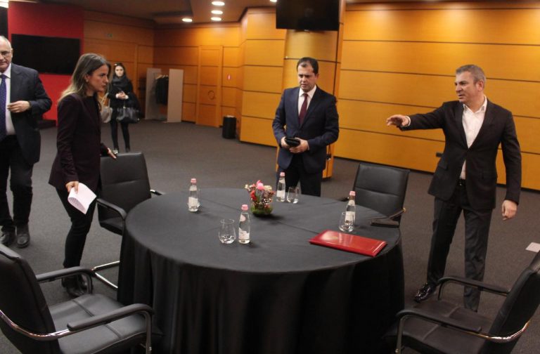 Politika ‘grisi’ marrëveshjen për Kodin Zgjedhor