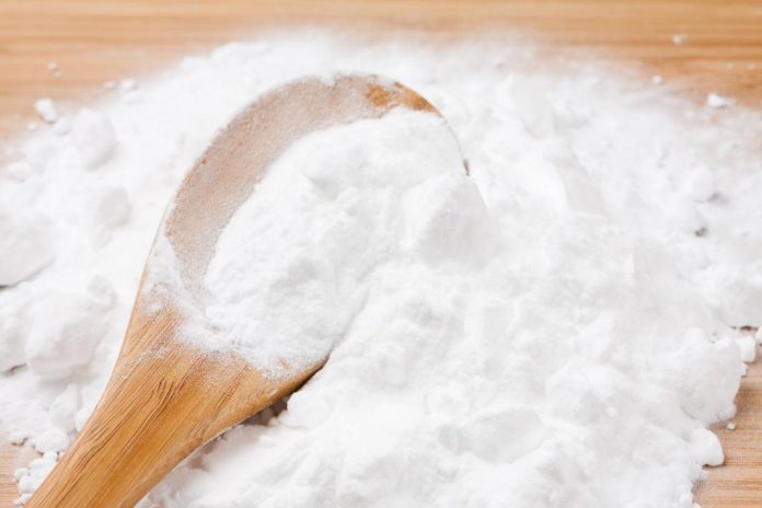 baking-soda-and-a-wooden-spoon
