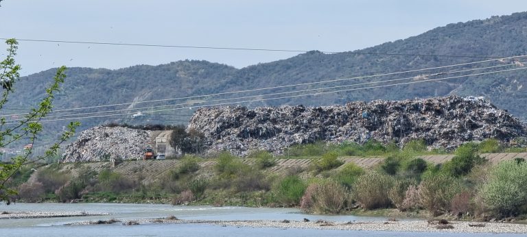Fikja e inceneratorit rrit malin me plehra në Elbasan