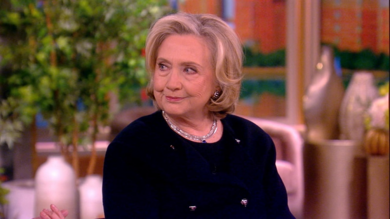 E manipuluar intervista që i përplas të vërtetat në fytyrë Hillary Clinton