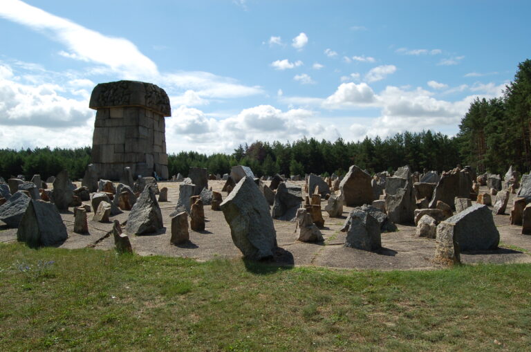 Analizimi i pasaktë në ish-kampin e përqëndrimit nxit mohimin e Holokaustit