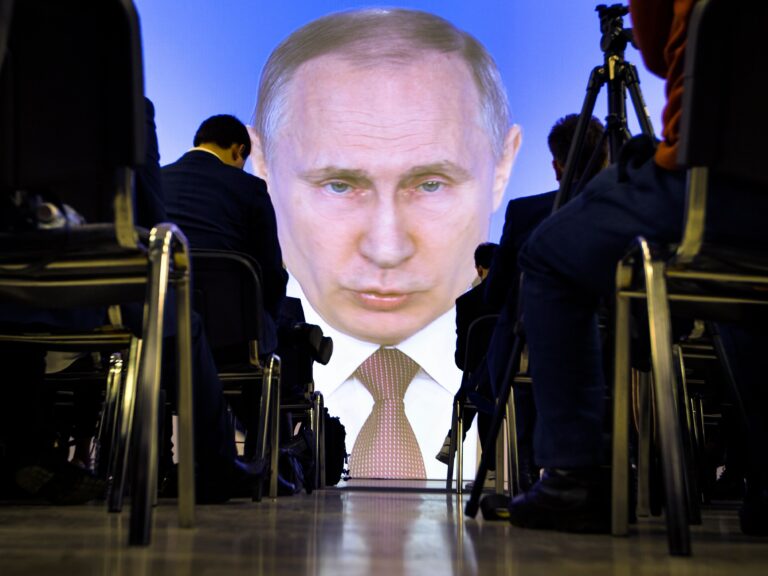 “Ruleta Ruse” e Putin me presionin për luftë bërthamore me NATO-n “Ruleta Ruse” e Putin me presionin për luftë bërthamore me NATO-n