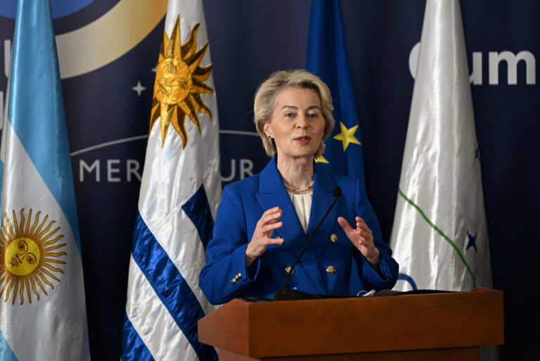 Ursula von der Leyen nuk u shpall fajtore për ryshfet për vaksinat Ursula von der Leyen nuk u shpall fajtore për ryshfet për vaksinat
