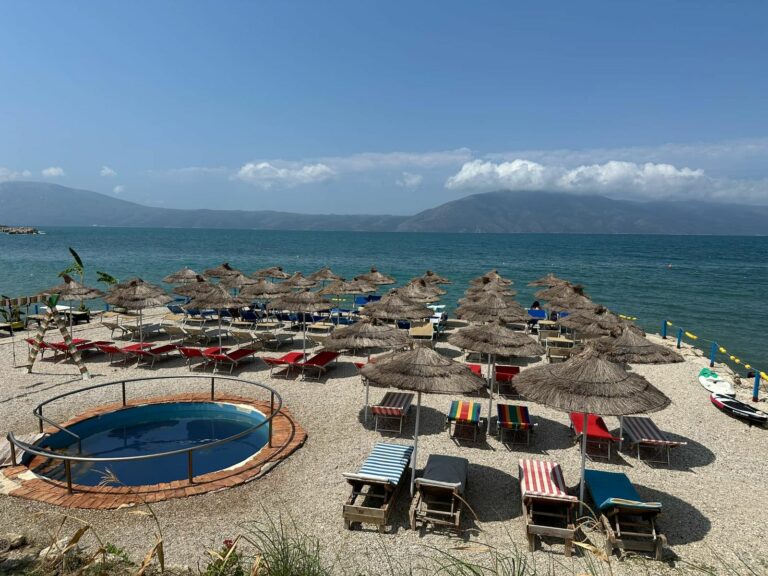 Turizmi u ngadalësua në korrik