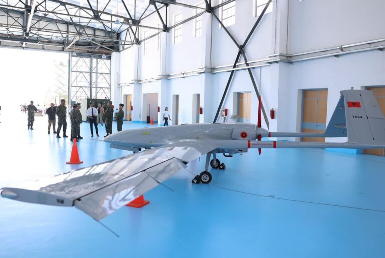 Asnjë provë për spiunim të Serbisë nga dronët shqiptarë, siç pretendon Vuçiç Asnjë provë për spiunim të Serbisë nga dronët shqiptarë, siç pretendon Vuçiç