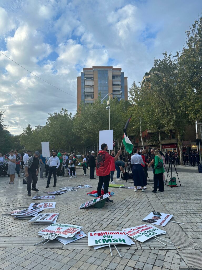 Protesta para Komunitetit Musliman nuk u nxit kundër shtetit të ri bektashian