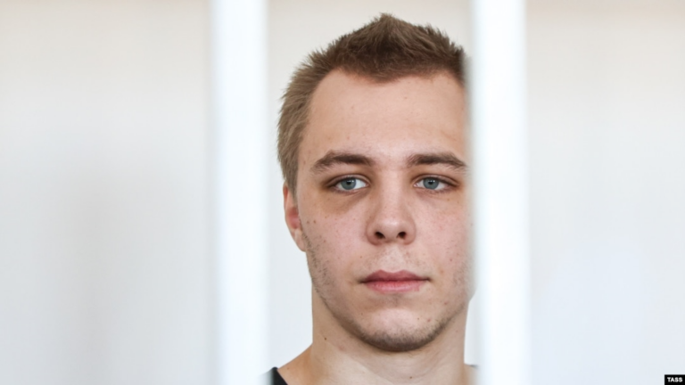 Rusia nuk dënoi me 14 vite burg një person për djegien publike të Kuranit