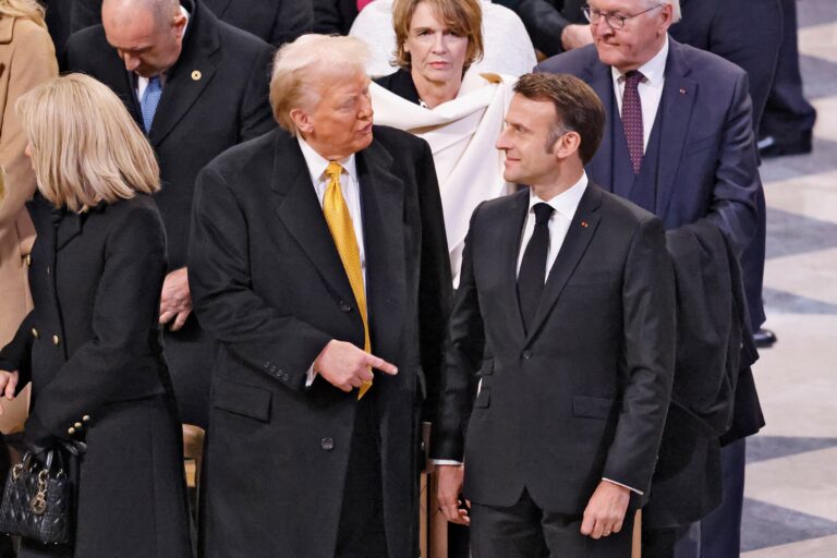 E gjeneruar nga AI video e lustrimit të këpucëve të Trump nga Macron