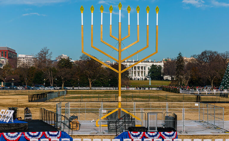 Simbolet hebraike në Washington jo të lidhura më betimin e Trump