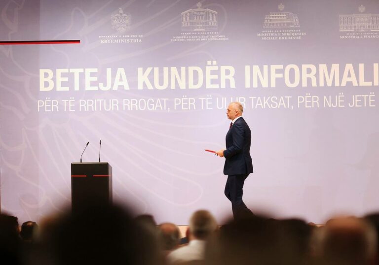 Informaliteti, saga e aksioneve të bujshme që mbyllen në heshtje