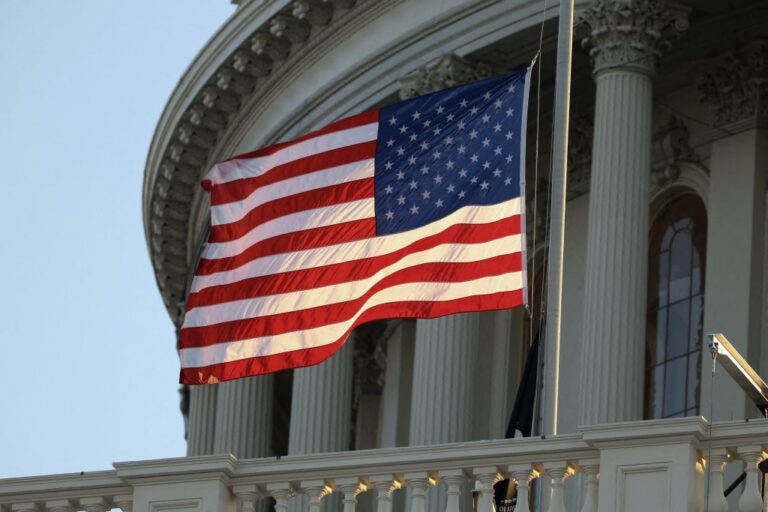 Një trillim enciklopedia online që provon gruan presidente të ShBA