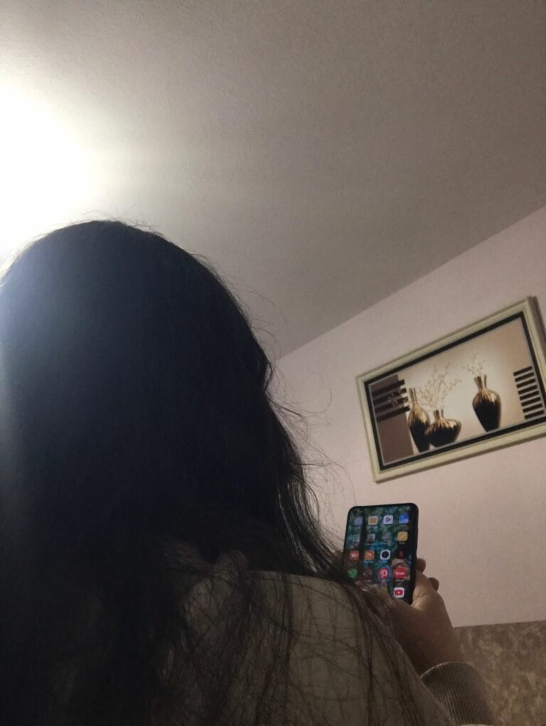 Rrjetet sociale dhe ndikimi te adoleshentët Rrjetet sociale dhe ndikimi te adoleshentët