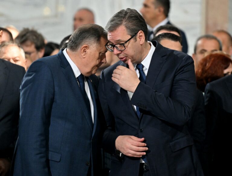 Deklaratat e Vuçiç për Dodik përcjellin narrativat anti-Perëndimore të Serbisë