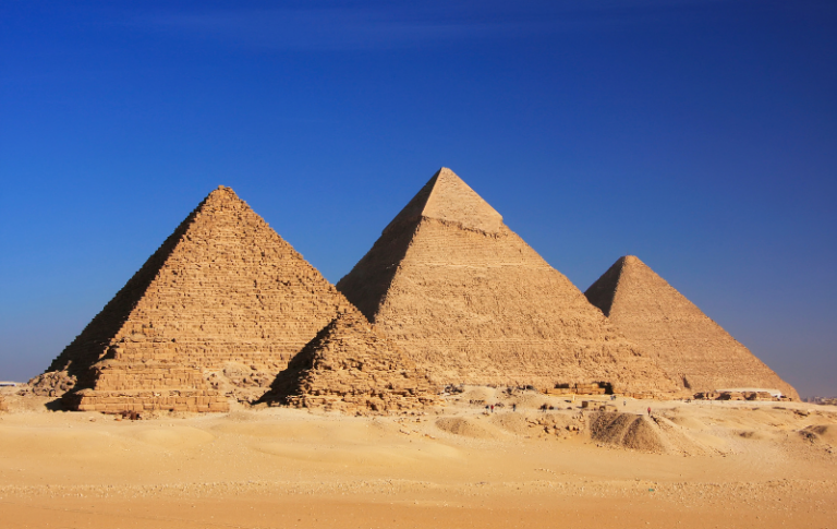 I dyshimtë zbulimi i shtyllave gjigande moderne nën piramidën egjiptiane