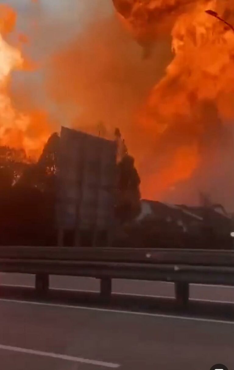 Flakët në Malajzi ndahen në rrjet si zjarre masive në Izrael