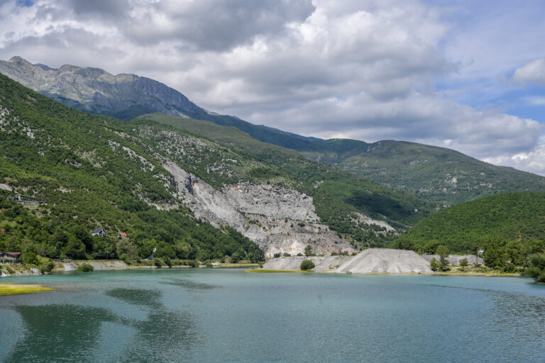 Shpyllëzimi i heshtur nga prerjet e paligjshme, zjarret, minierat dhe harresa  