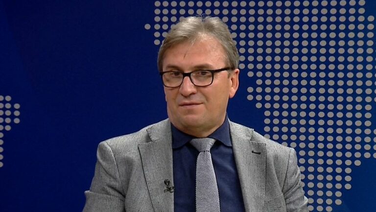 Doktor Brataj “viktimë” e marketingut mashtrues online