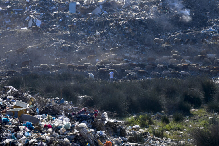 Vlora turistike me djegie mbetjesh