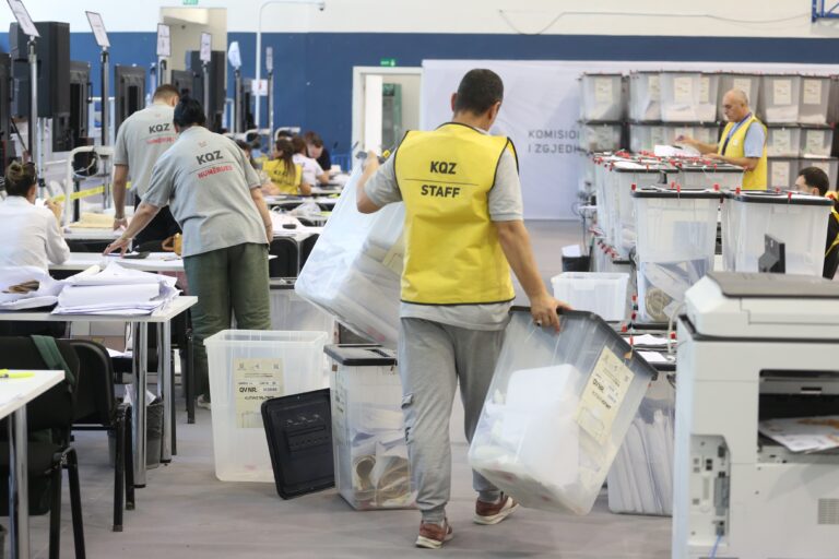 Rinumërimi në Fier vuri në dyshim integritetin e votës