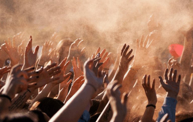 Marshimi i tifozëve ndahet në rrjet si protestë kundër emigrantëve