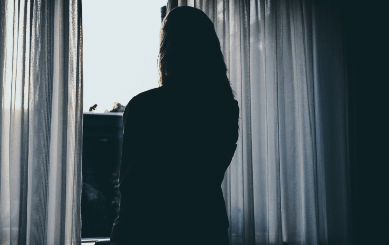 Kjo grua që nuk flet anglisht nuk ka ardhur nga askundi