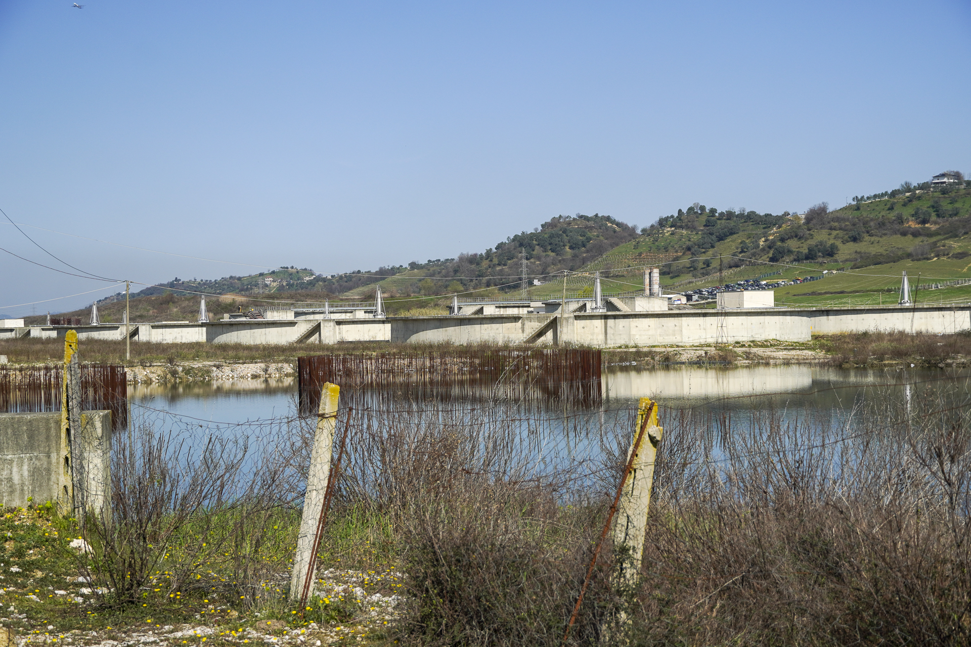 Impianti i Kasharit   gropa  që përpiu miliona euro dhe helmoi Lanën