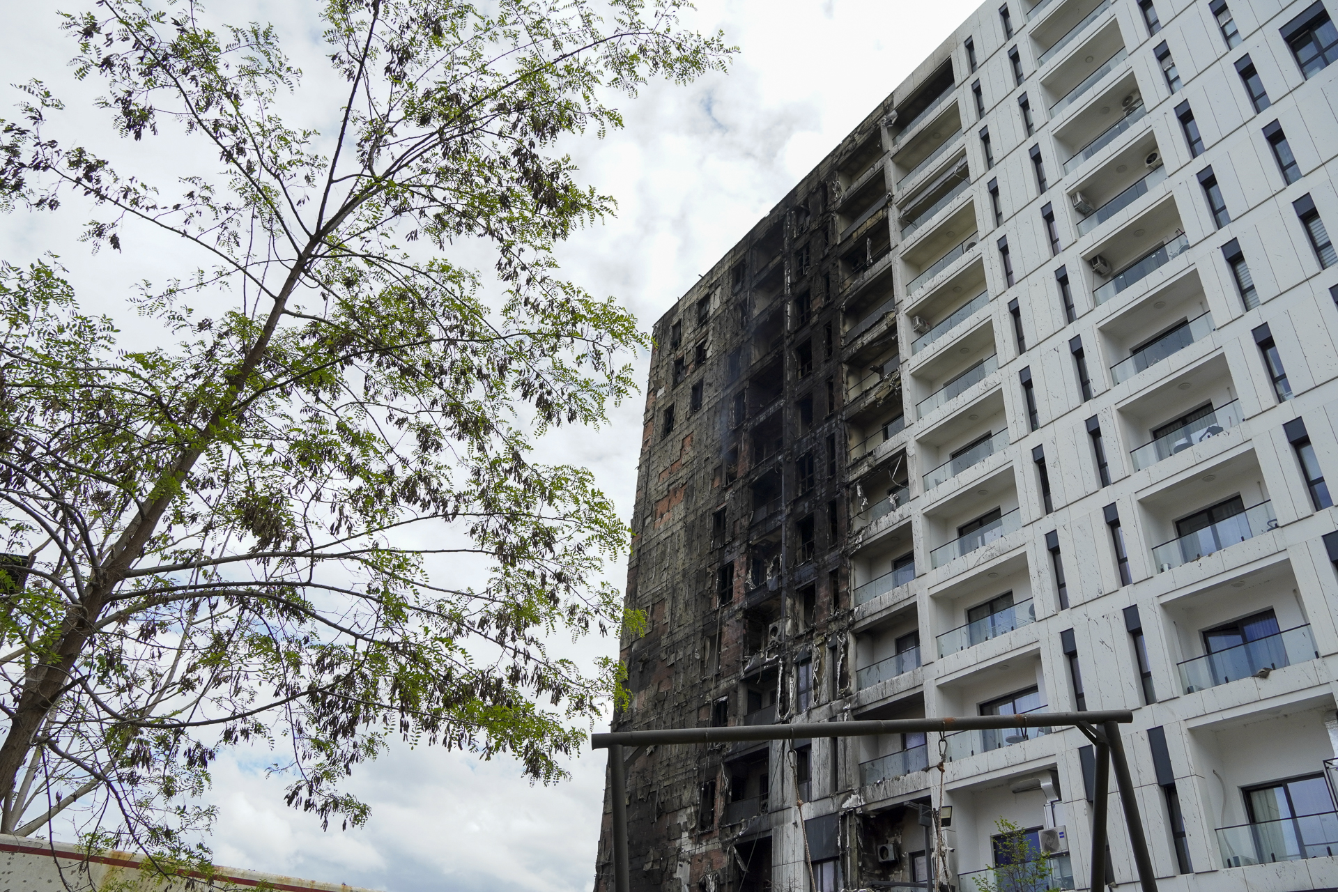 Ndertesa e Djegur_5 Maji_011