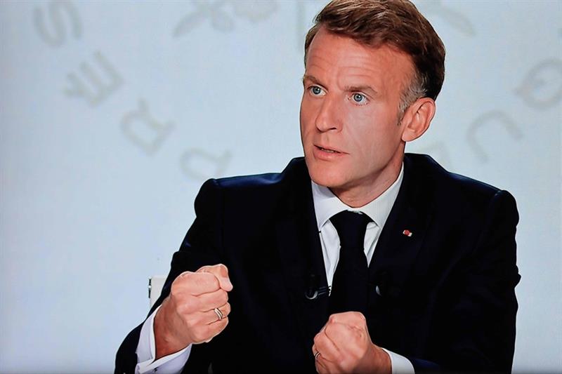 Presidenti Francez Emmanuel Macron gjatë një interviste me France 2 and TF1 në Paris.