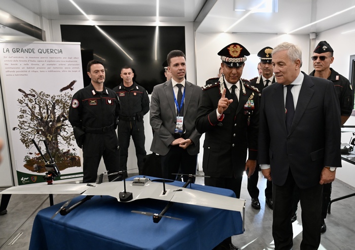 Ministri i jashtëm Antonio Tajani gjatë vizitës së tij në "villaggio della Legalità", në Romë
