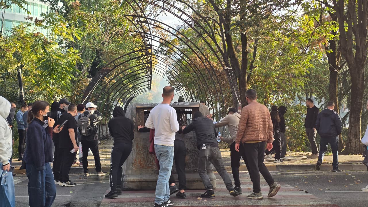 Foto nga burimi: Gjobat, regjistrat dhe kufizimet, ku përplaset paketa e masave me ligjin?