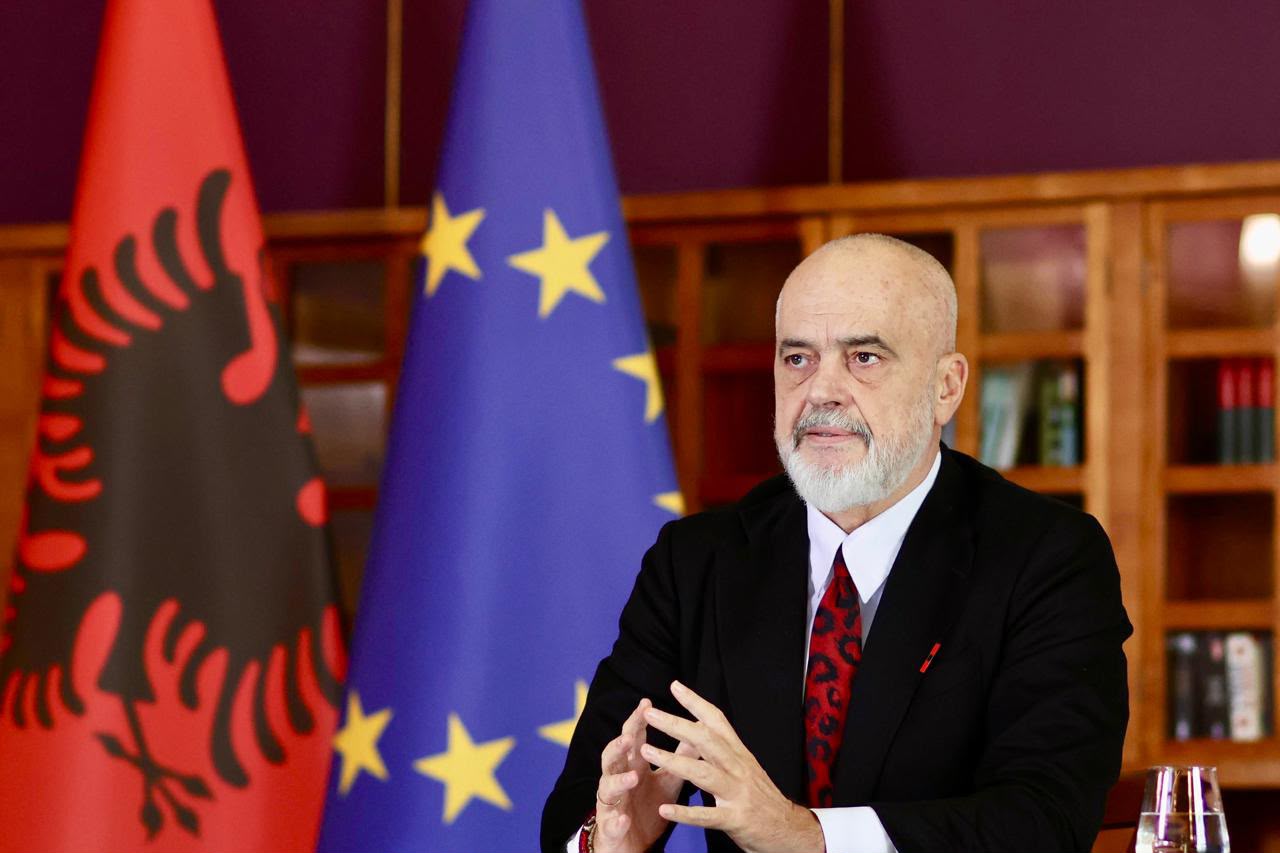 Foto nga burimi: Paketa Fiskale 2027, me njërën dorë lehtësime, me tjetrën taksa të reja