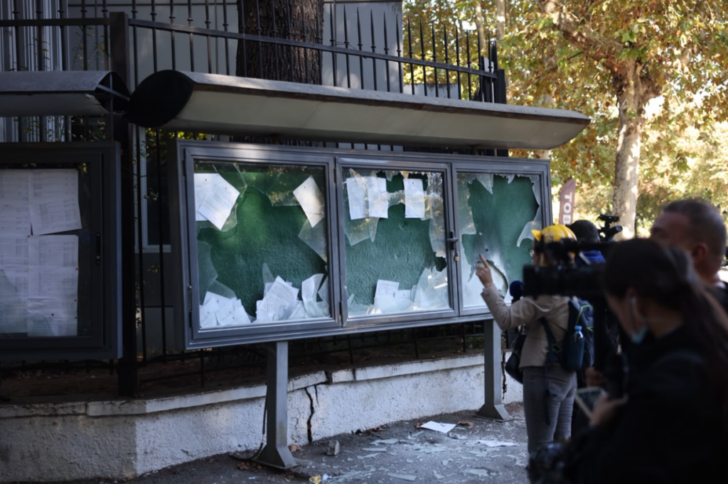 Foto nga burimi: Përplasje me policinë dhe sulm ndaj Gjykatës së Apelit, 5 të arrestuar