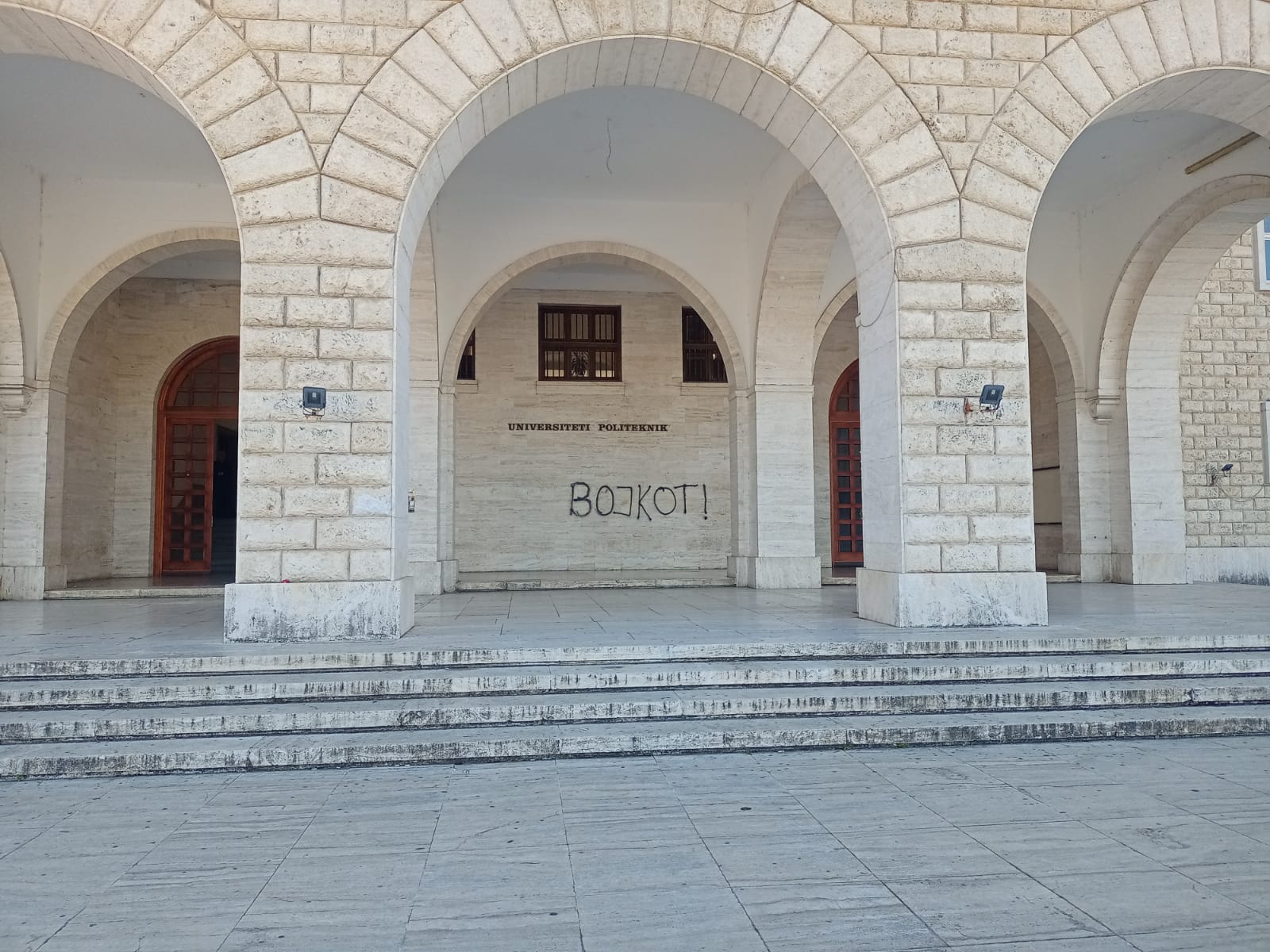 Foto nga burimi: Si paraqitet sot situata në shkollat dhe fakultetet e Tiranës?