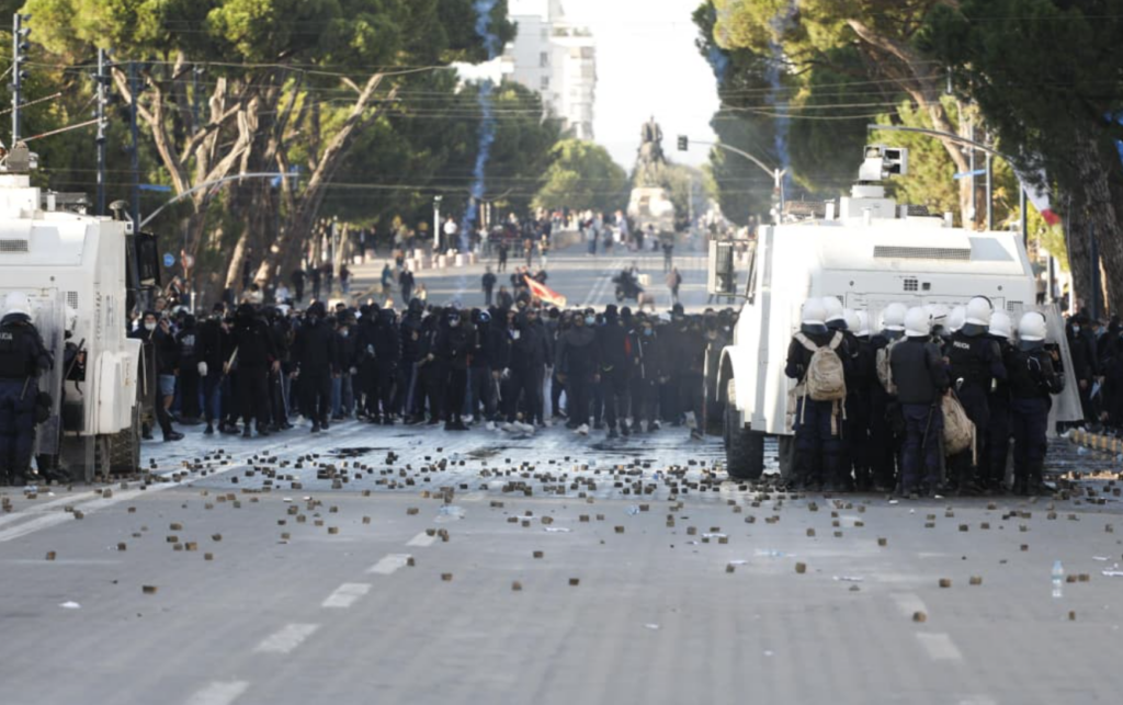 Foto nga burimi: Reagimi i organizatave të shoqërisë civile dhe medias për protestat në Tiranë