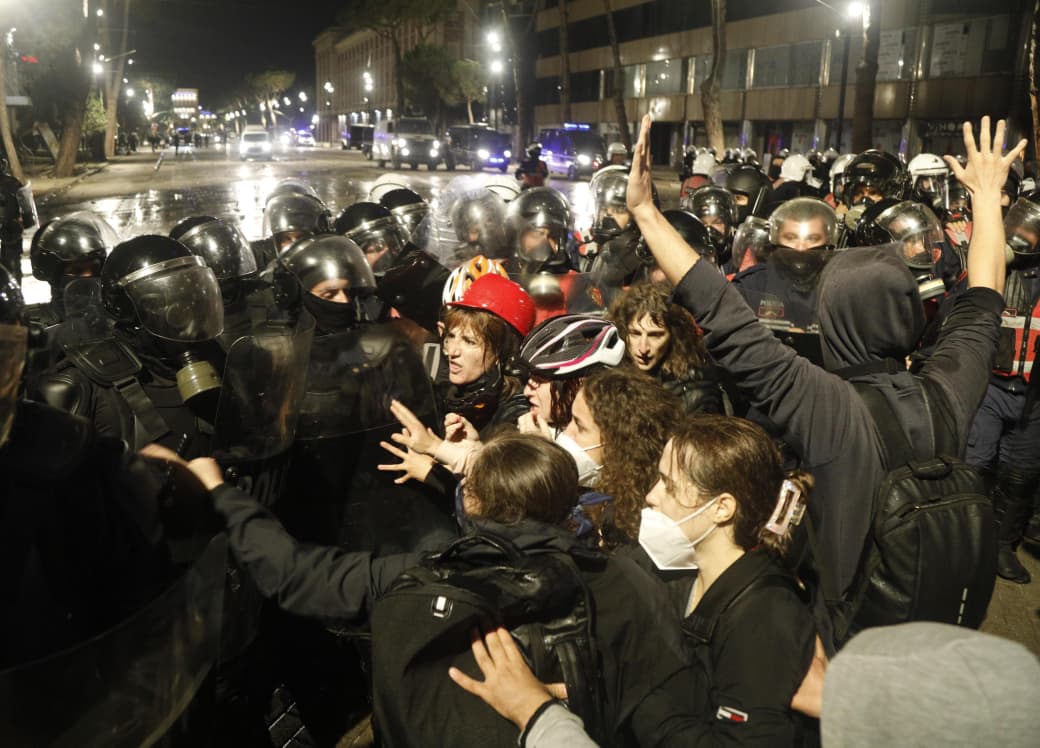Foto nga burimi: Çfarë dimë dhe çfarë nuk dimë për protestat në Tiranë